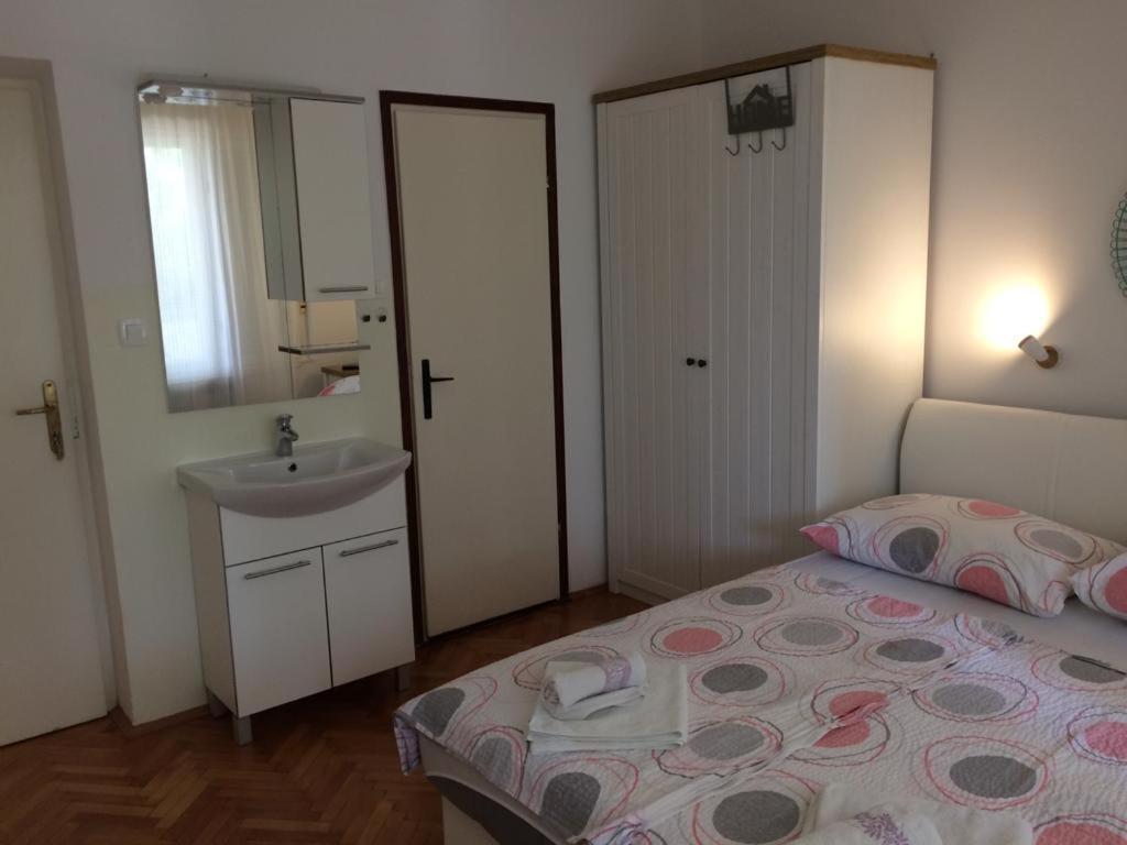 Apartman I Sobe Marijana Rab Town Exterior foto